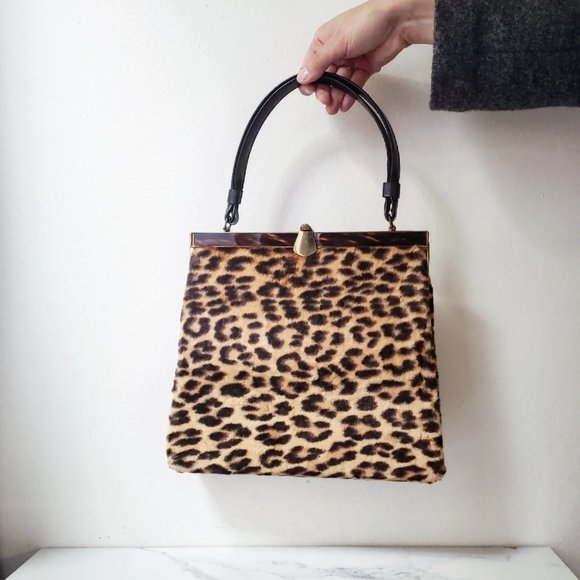 Vintage Handbags - Vintage Bombshell Leopard Print Faux Fur Trapeze Purse